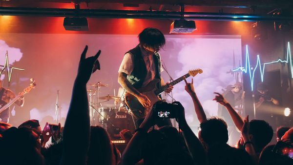 14 ways musicians can make money from live shows 