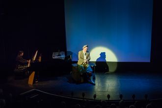 Harry at the front entertains the troops
(photo John EikCaffery)