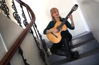 Valerie Hartzell, classical guitarist