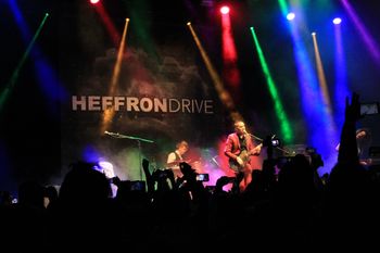 Carlo Ribaux live with Heffron Drive in Mexico City in November 2017
