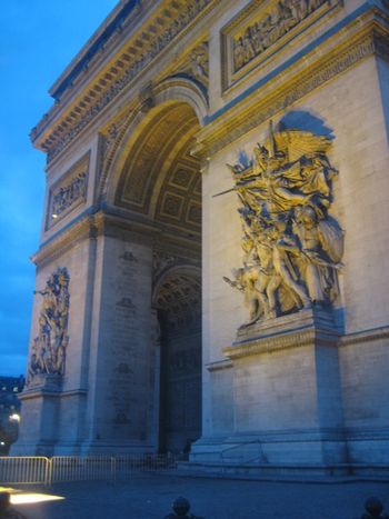 Arc de Triomphe - Paris.
