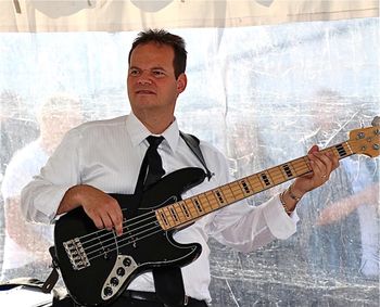 Paul Cafarelli (bass)
