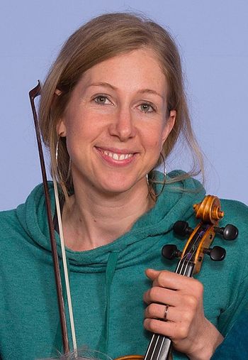 Gretta Hunstiger - violin
