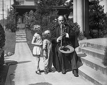 Greek clarinetist Nicholas Oeconamacos, who had performed under John Philip Sousa and the Seattle Symphony conductor Homer Hadley, returned to Seattle during the Great Depression to play for change on the street. Federal and regional funding also provided assistance for unemployed musicians, and the City Council sponsored outdoor concert series in the parks as one way to employ musicians. (Seattle PI photograph, 1931, courtesy of the Museum of History and Industry)
