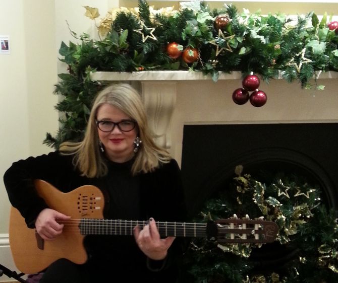 guitarist playing christmas music live in Jersey