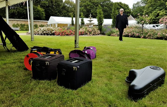 wedding duo packing up after outdoor booking in Jersey