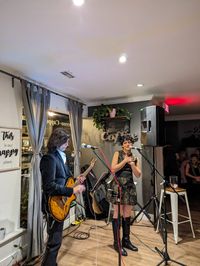 Mona Lissa singer / Rad Crasto guitar - Duo