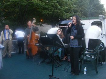 Larry Gray (bass), Lara Driscoll (keyboard), Sarah Catt (vocals), Harry Hagiwara (photo), Chicago River Boat Cruise
