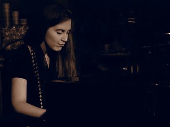 Lara Driscoll (piano), Gee Wong (photo)
