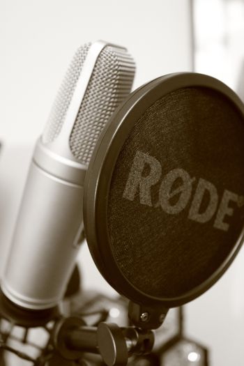 Studio equipment mic - Rode and pop shield
