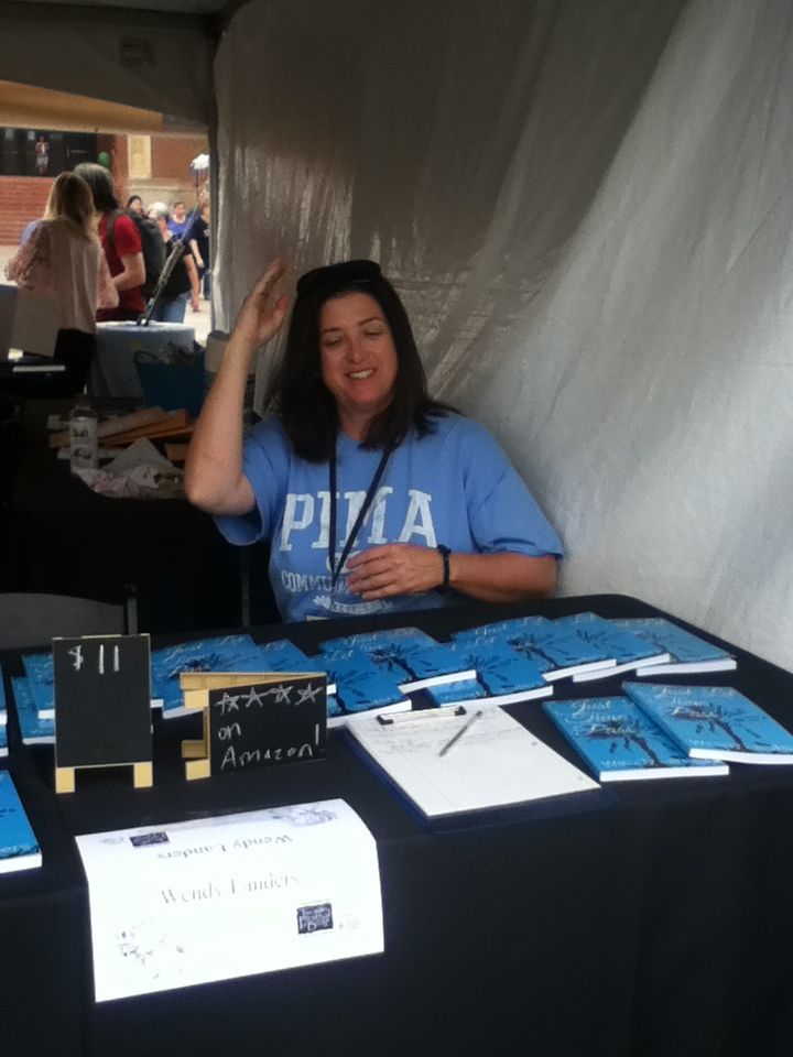 Wendy Landers selling Just Let Time Pass at the TFoB 2018
