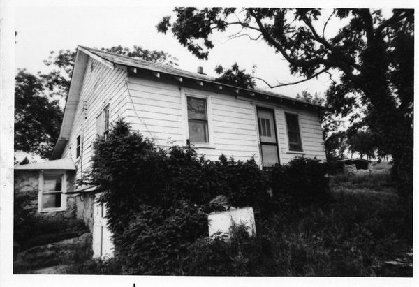 Front of the Tonganoxie farm & studio.