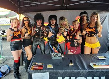 Just hangin’ out with the awesome KISW Rock Girls! Guess this ‘job’ does have its perks after all! ??  Thanks for sharing, Vanessa! ?
