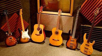 Blissman Studios provides a variety of guitars, bass amps and guitar amps upon request!
