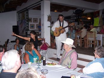 event guitar and dance show in latidude 21, guayabitos 31 of january 2009
