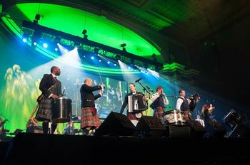 The AMERICAN ROGUES with the United States Air Force Symphony at DAR Constitution Hall, Washington, D.C.  Photo by Mike Nolen.
