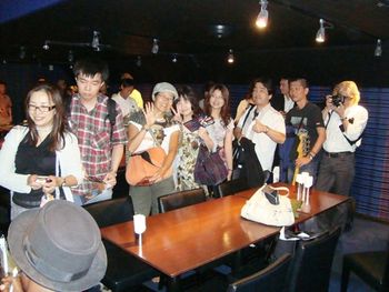 Fans waiting to meet Larry and Marcus Miller - Billoard Live - Tokyo 9-8-2010
