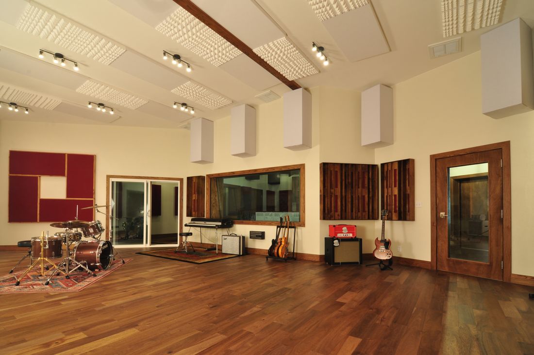 Tracking Room
