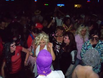 Oct 31 2011, Little Texas The Crowd On the Floor Dancin
