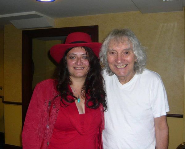 country music, country singer, country songs, songwriter, guitarist, Albert Lee
