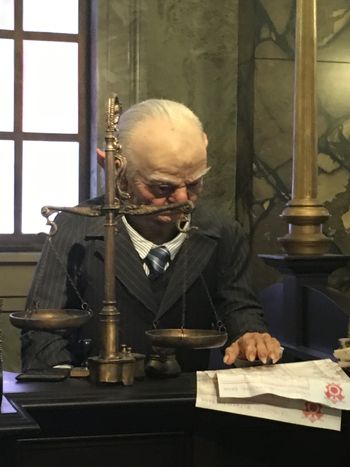 This helper is one of Harry Potter's characters at the bank at Hogwarts and was taken at Universal Studios in Florida.
