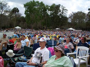 2006 - Our friends Butch and Jean Anderson snapped this pic of the
great crowd in Silver Springs, Florida recently. We felt like we
should include it this week. Look at those fine looking folks!
