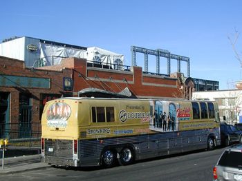 2006-This may just look like another pic of our bus.....but those of
you who have followed us over the past 2 years will appreciate
this pic of the bus in Denver!! Double-H Boots throws a big
party here every year, and we've had some adventures getting
the bus to the party.
