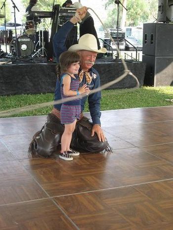 06-26-08 Trickroper Master Dave Thornbury with a cute little assistant from the audience
