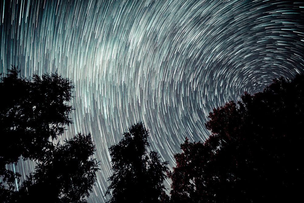 Take Time. Stars make earth's rotation visible over time.