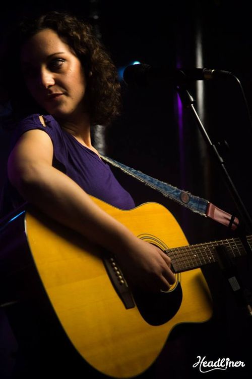 nicole stella, guitar, acoustic guitar