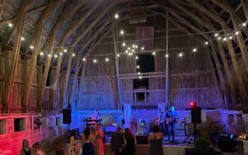 Beautiful venue ! 100+ year old barn
