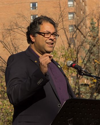 Mayor Nenshi admires the contributions of women and encourages women to continue to step forward in business and government.
