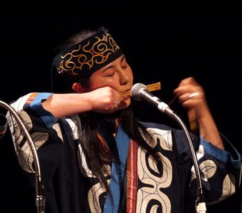 We have 5 Ainu women playing Mukuri and Tonkuri and singing, Shizuno dancing, Oumar playing djembe and me singing the best I can in each of these situations, but here especially where the nature and the people are so connected and there is so much desire to fit in and make a strong bond between us and the audience.

