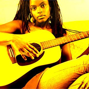 Singer songwriter Sparlha Swa interviewed on Poets & Composers