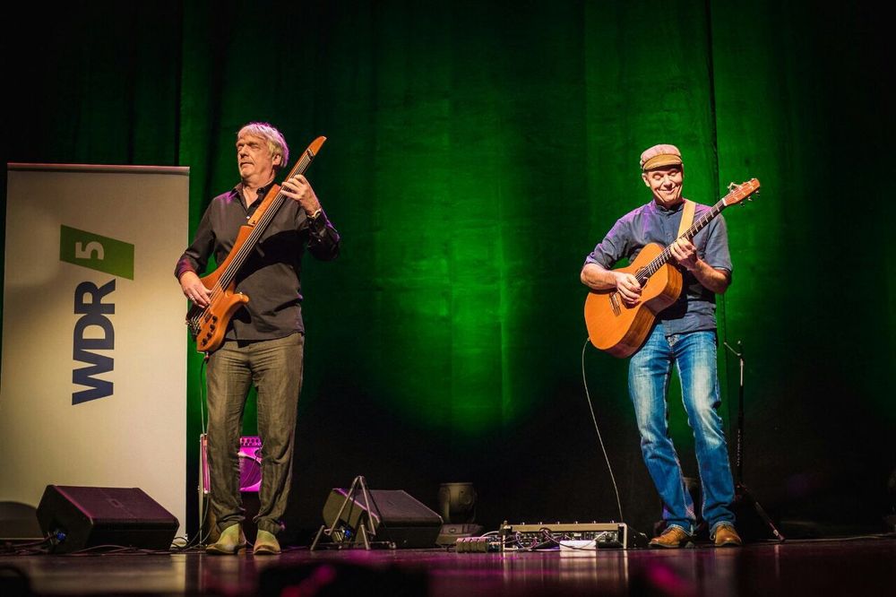 Carsten Hormes (basses, vocals) and TK (guitars, vocals, ukulele) serve up an evening of instrumental and vocal tunesĀ as a duo.