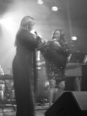 Patti LaBelle thanks Wynonna on stage for sharing her voice coach, Ron, with her.
