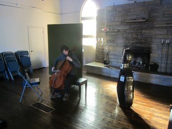 Raphael Weinroth-Browne's cello brings needed warmth on a bitterly cold day. (Jan. 13, 2017)

