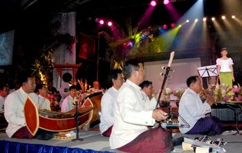 Master Yon Theara with his mohori traditional orchestra.
