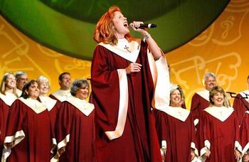 Jennifer Hanson - Belting Out Spirituals With Full Choral Back-Up
