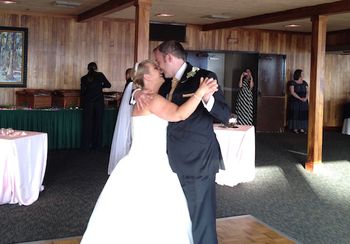 Tammy and Pete share their 1st dance
