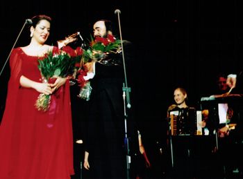 Legendary opera singer LUCIANO PAVAROTTI, Annalisa Raspagliosi & CPO. 2002.
