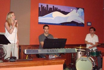 Playin' some bluesy tunes on a Friday night at Wonder Bar in Cleveland: Tara Hawley on vocals, Matthew Skitzki on piano, and Tony Kazel on drums
