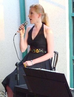 Tara singing some summertime music on the patio - Leo's Ristorante, July 2009
