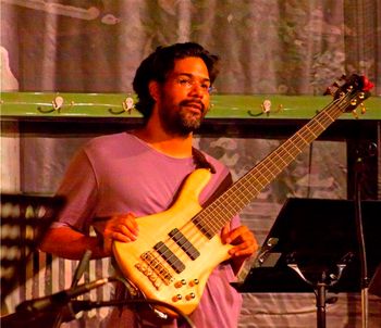 Stefana Amazing Bassist PABLO PEREZ/Sizzlin Summer Concert 2014 (Photo: JohnConroyImages.com)
