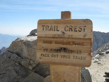 Trail_Crest_Sign
