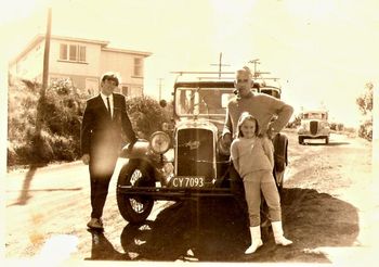 one of Rog's favourite pics....1966....very cool fam photo!! Mr Crisp (senior)...Roger and sister Sue leaning on Rog's first car ....a 1928 Austin 12, complete with roof racks....very very cool photo!!
