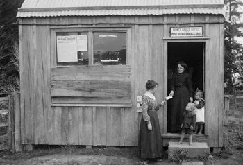Hows this!!!....The Kaitaia Post Office ..1907....awesome!!
