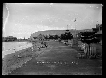 1919 ...Looking along the Esplanade, Sumner Beach, Christchurch
