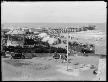 New Brighton Gala, 1915, with pier, Christchurch
