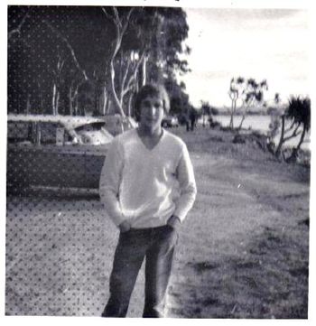 and the lovable Mr. Billy Player ....Noosa National Park...winter of '68 you could just park where-ever you wanted to then...on the grass ..didn't matter!!...awesome days!!
